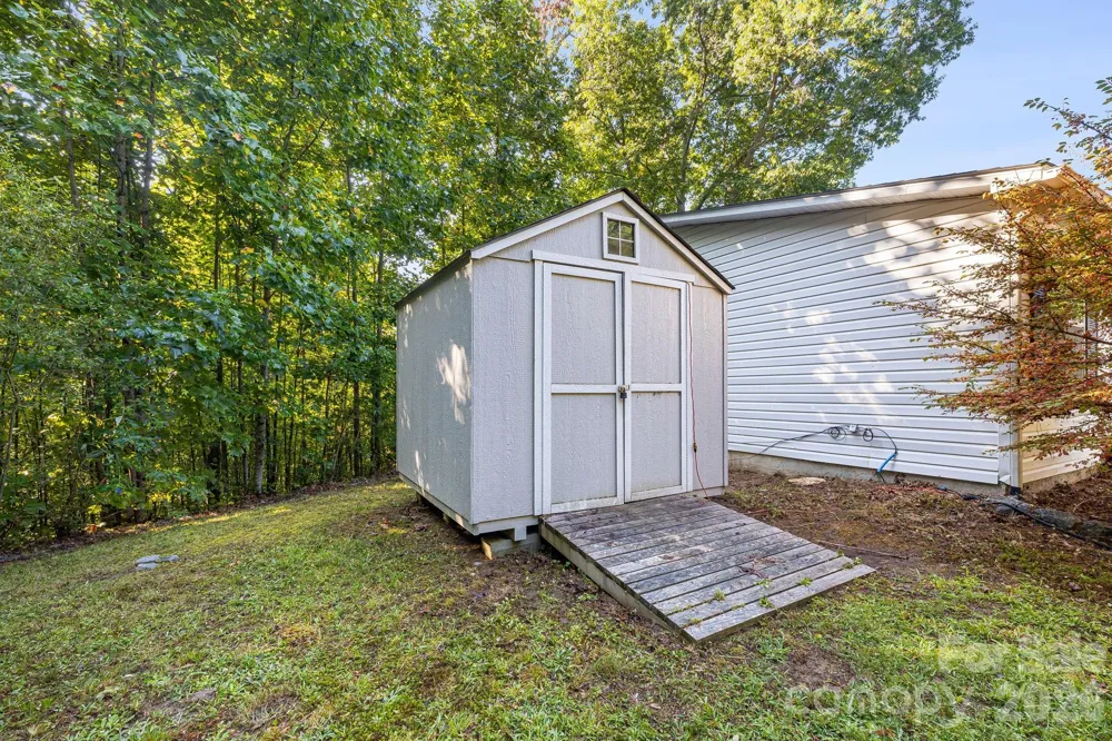 96 Fallswood Court Hendersonville, NC 28739