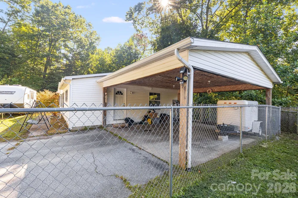 96 Fallswood Court Hendersonville, NC 28739