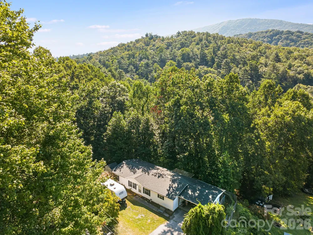 96 Fallswood Court Hendersonville, NC 28739