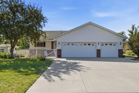 315 Barracuda Avenue NE