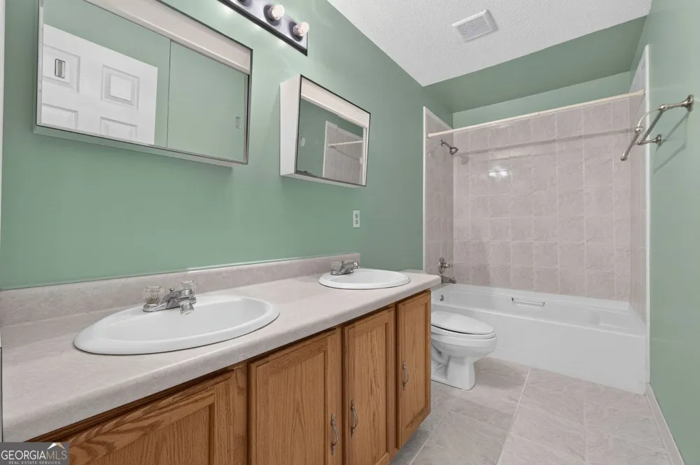 35 Oak Grove LN McDonough, GA 30253