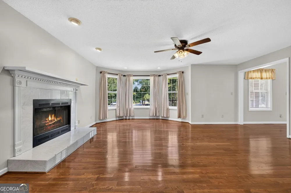 35 Oak Grove LN McDonough, GA 30253
