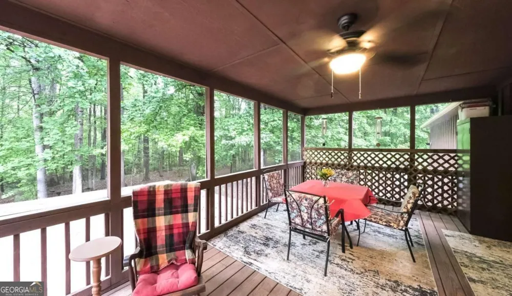 712 Honeysuckle LN Temple, GA 30179