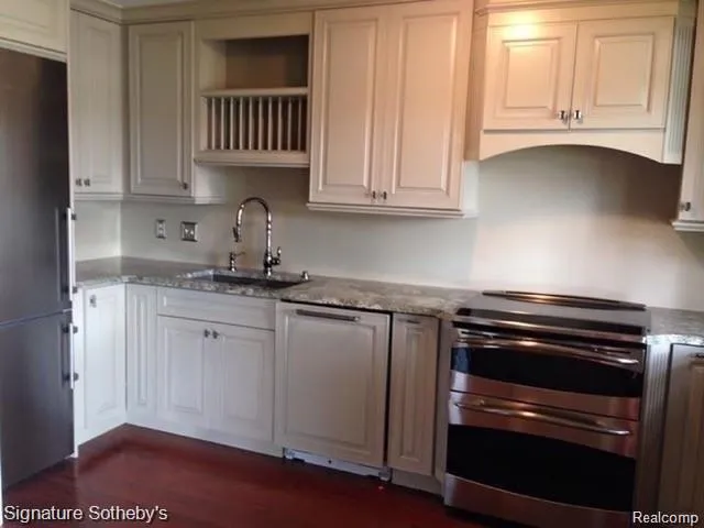 2350 W 14 MILE ROAD #2 Royal Oak City, MI 48073