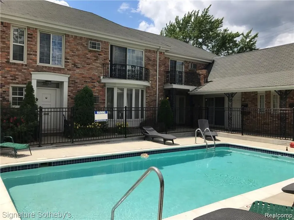 2350 W 14 MILE ROAD #2 Royal Oak City, MI 48073