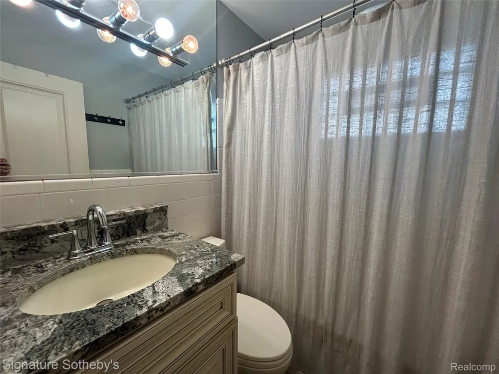 2350 W 14 MILE ROAD #2 Royal Oak City, MI 48073