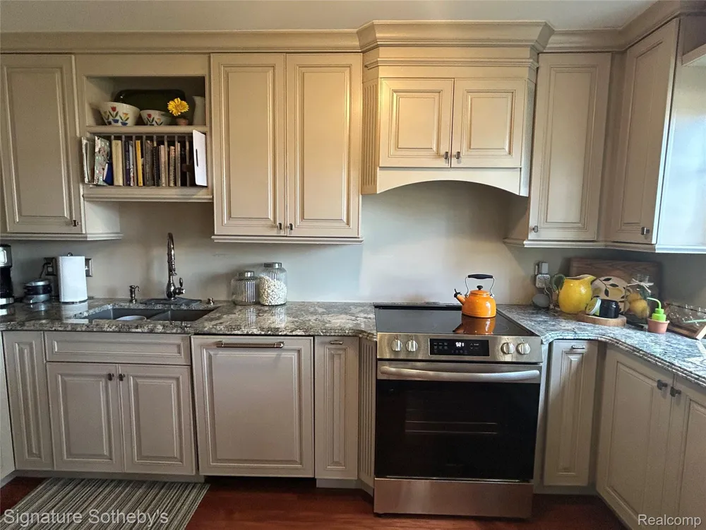 2350 W 14 MILE ROAD #2 Royal Oak City, MI 48073