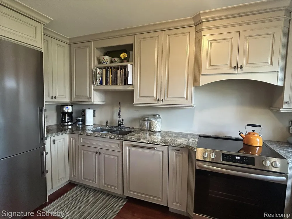 2350 W 14 MILE ROAD #2 Royal Oak City, MI 48073