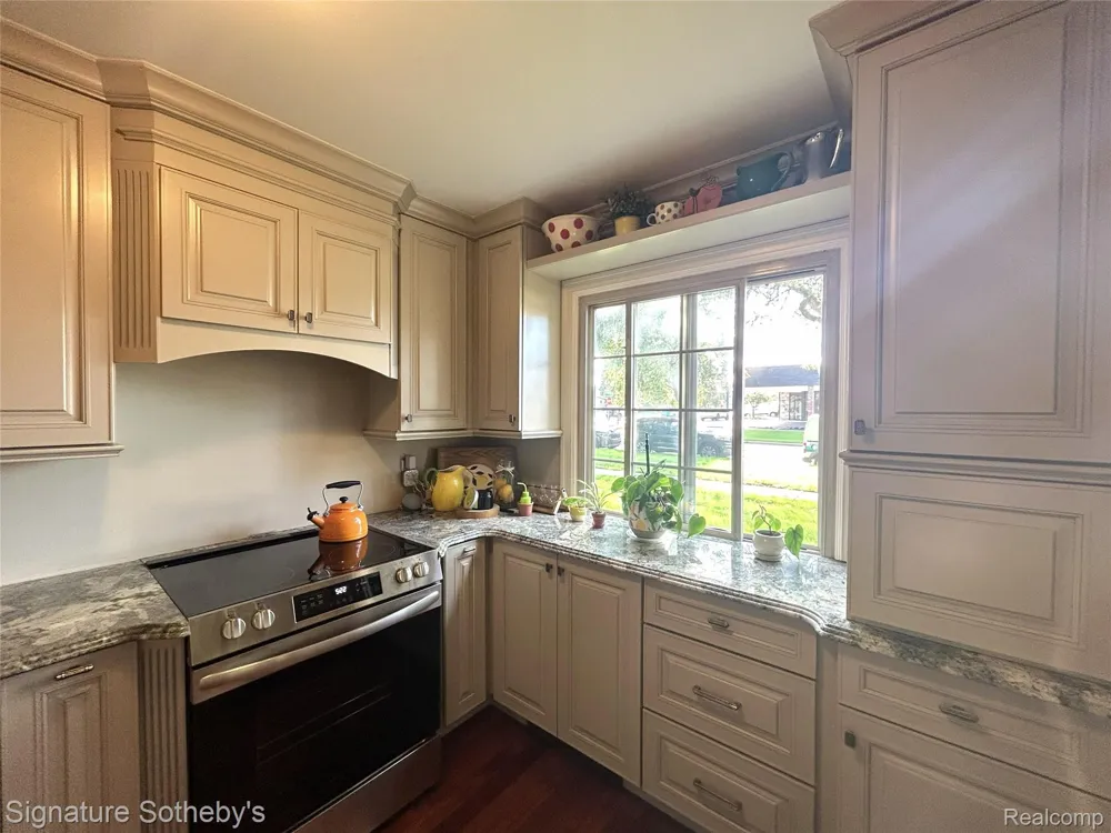 2350 W 14 MILE ROAD #2 Royal Oak City, MI 48073