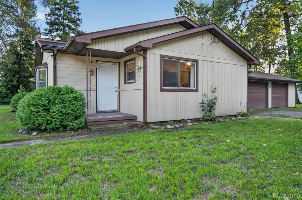 292 Alfred Street Montrose City, MI 48457