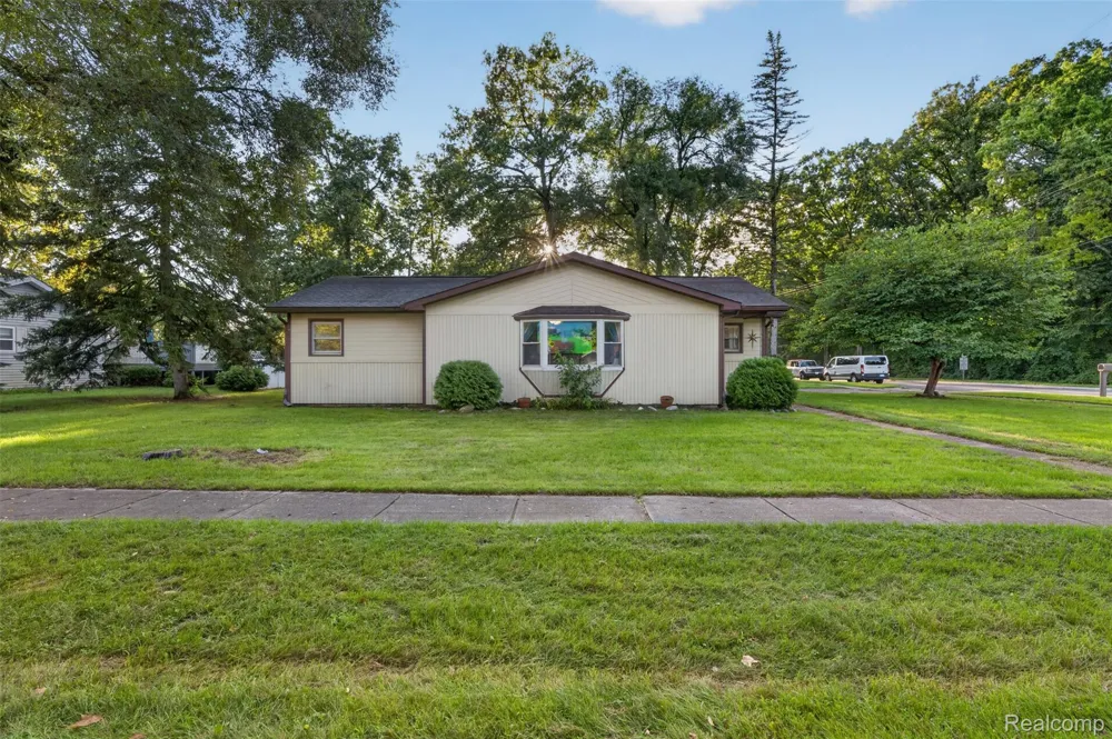 292 Alfred Street Montrose City, MI 48457