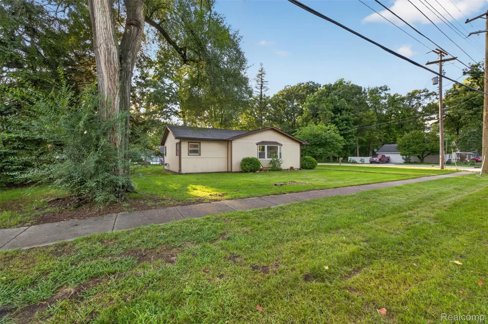 292 Alfred Street Montrose City, MI 48457