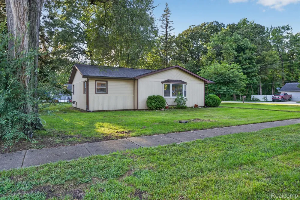 292 Alfred Street Montrose City, MI 48457