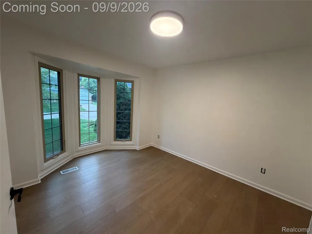2085 Elkhorn Drive Rochester Hills City, MI 48307