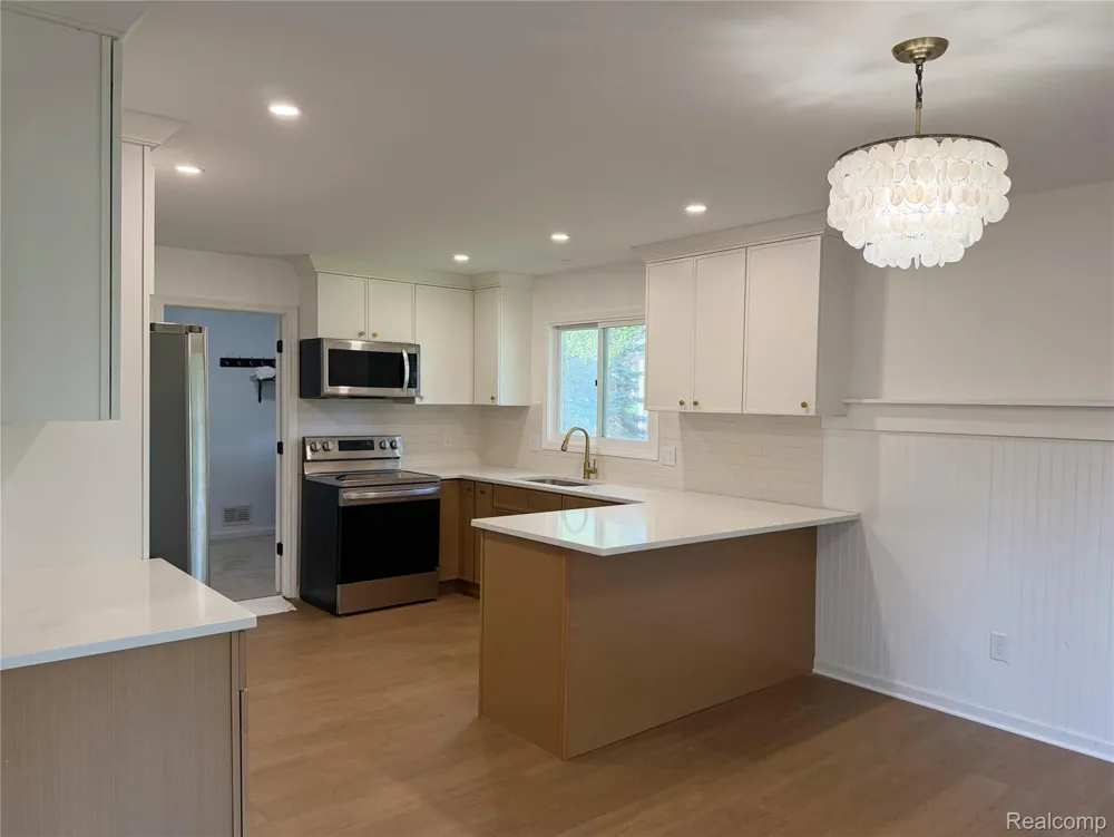2085 Elkhorn Drive Rochester Hills City, MI 48307