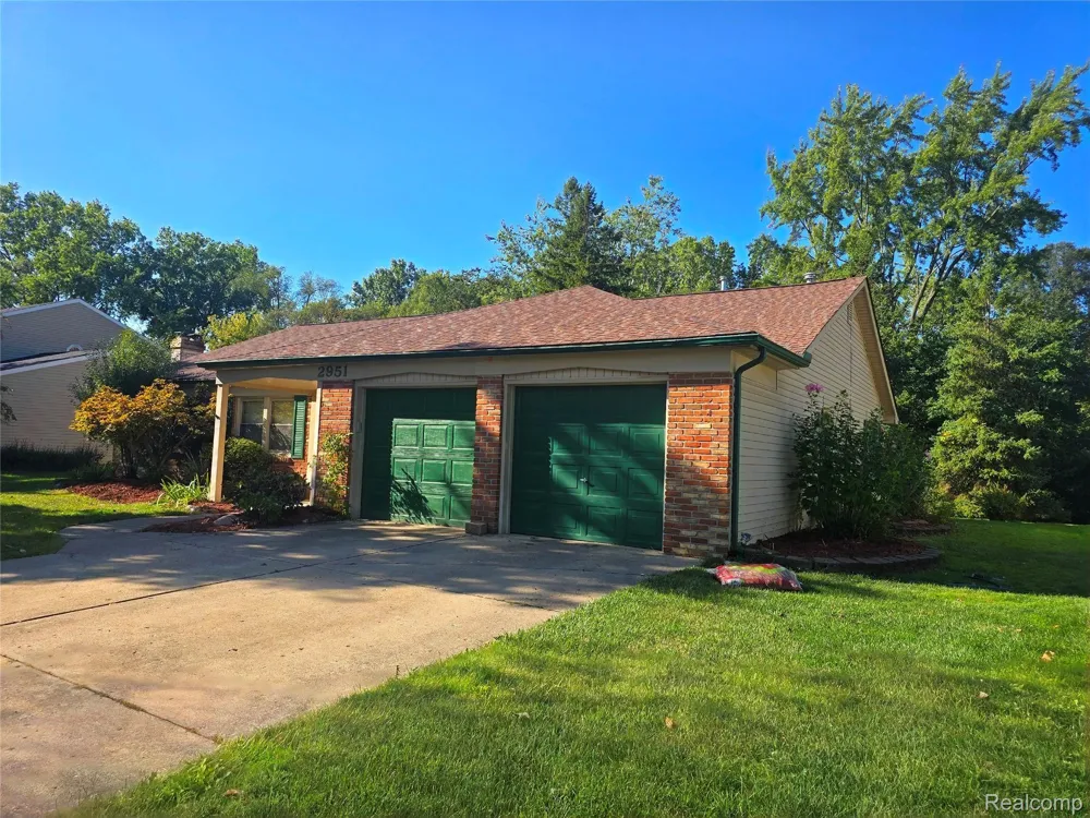 2951 Hill Drive Troy City, MI 48085