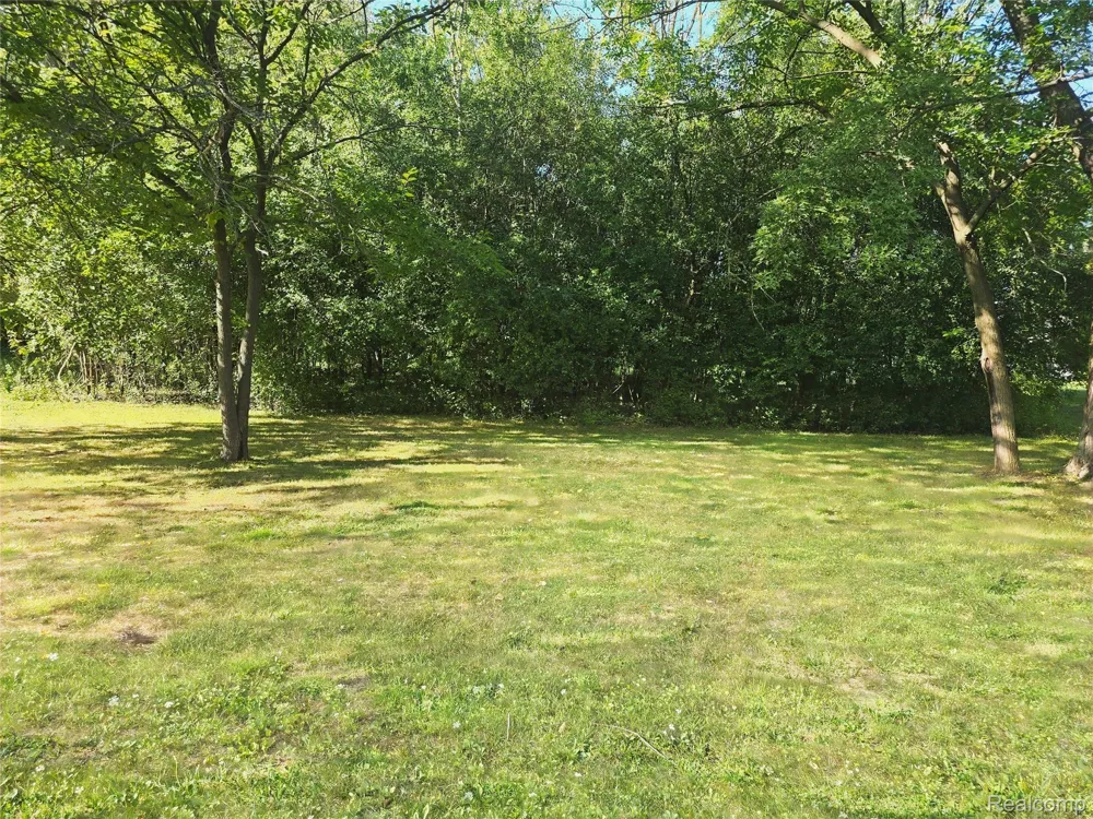 2951 Hill Drive Troy City, MI 48085