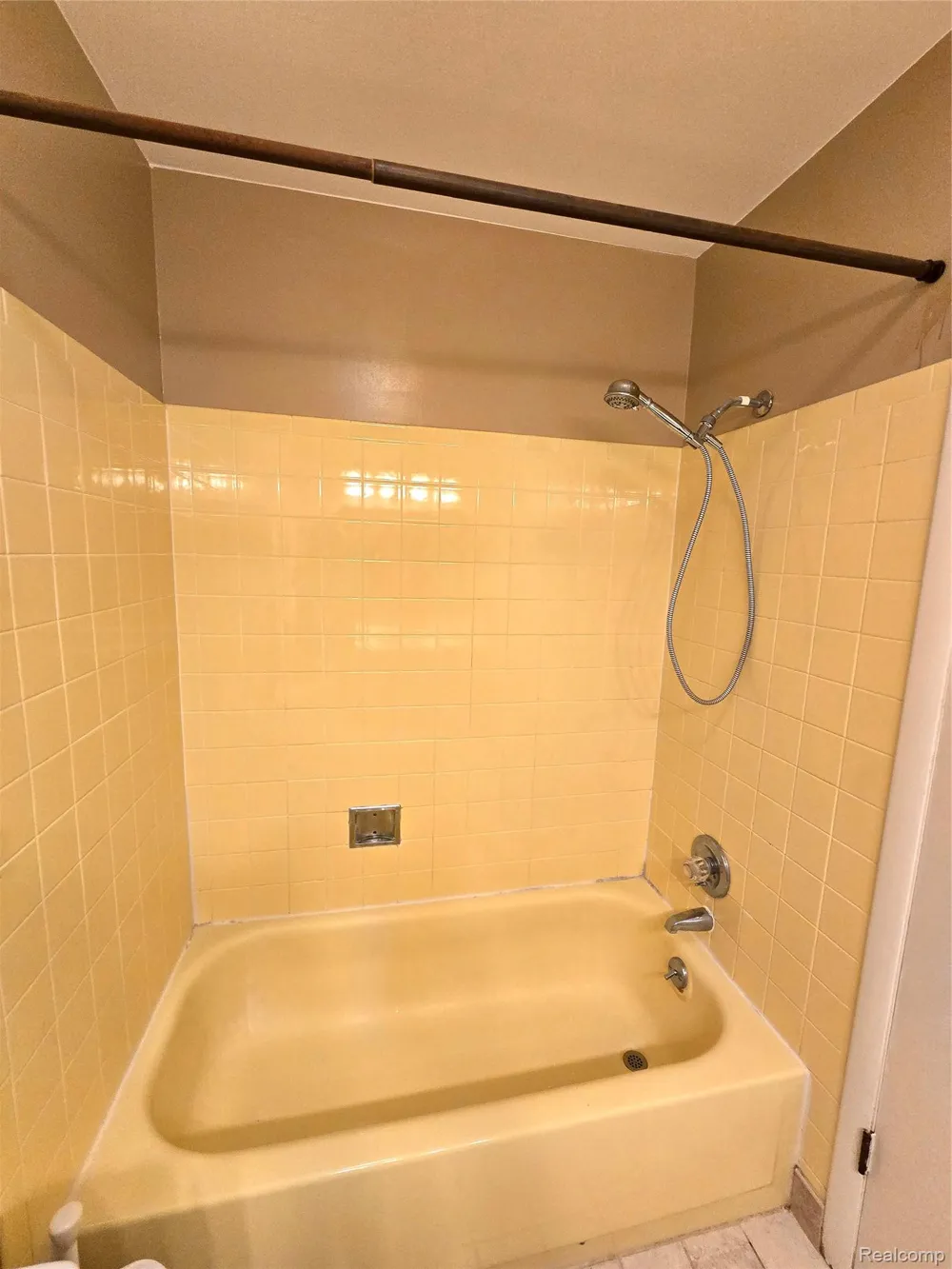 2951 Hill Drive Troy City, MI 48085