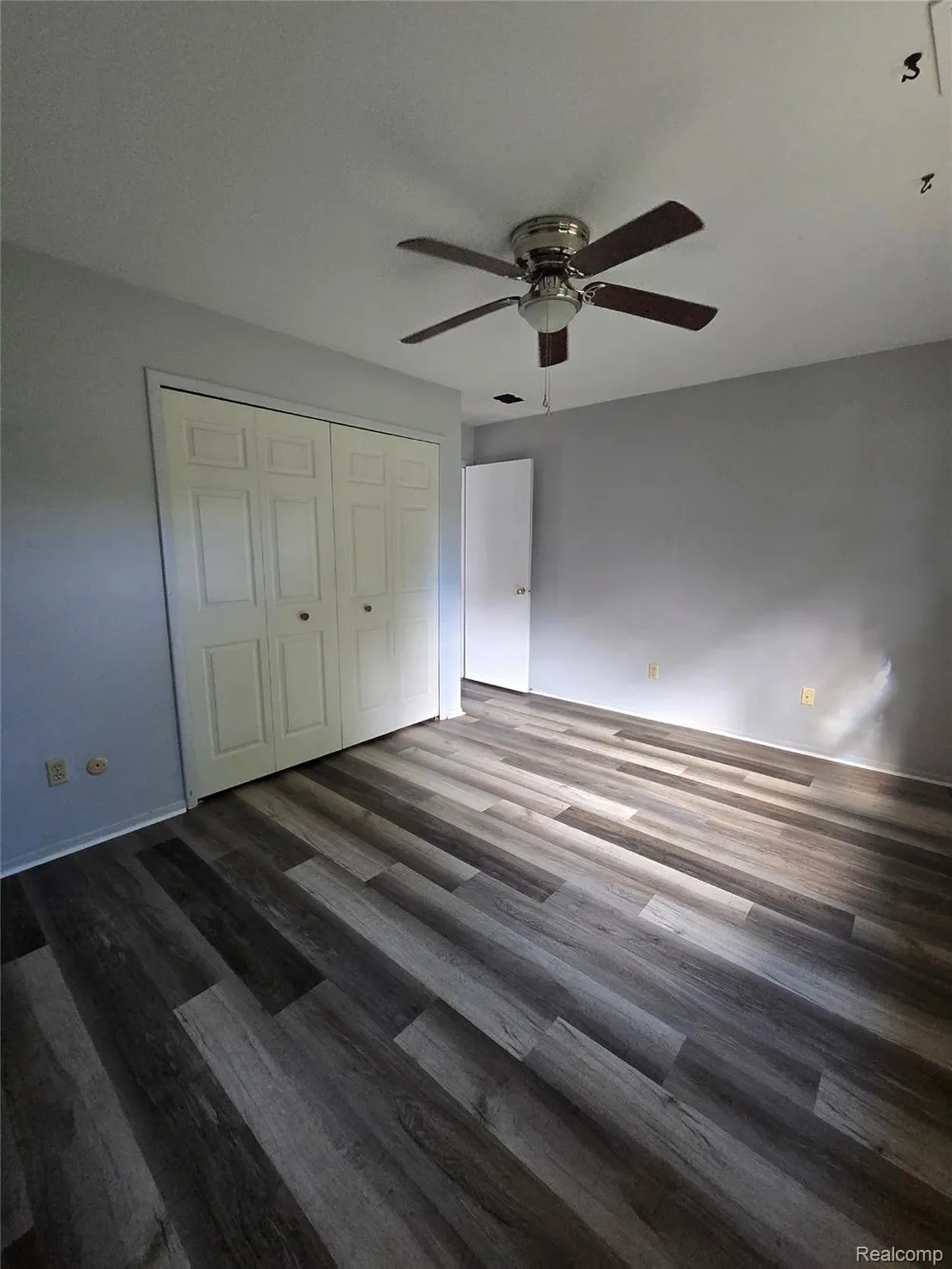 2951 Hill Drive Troy City, MI 48085