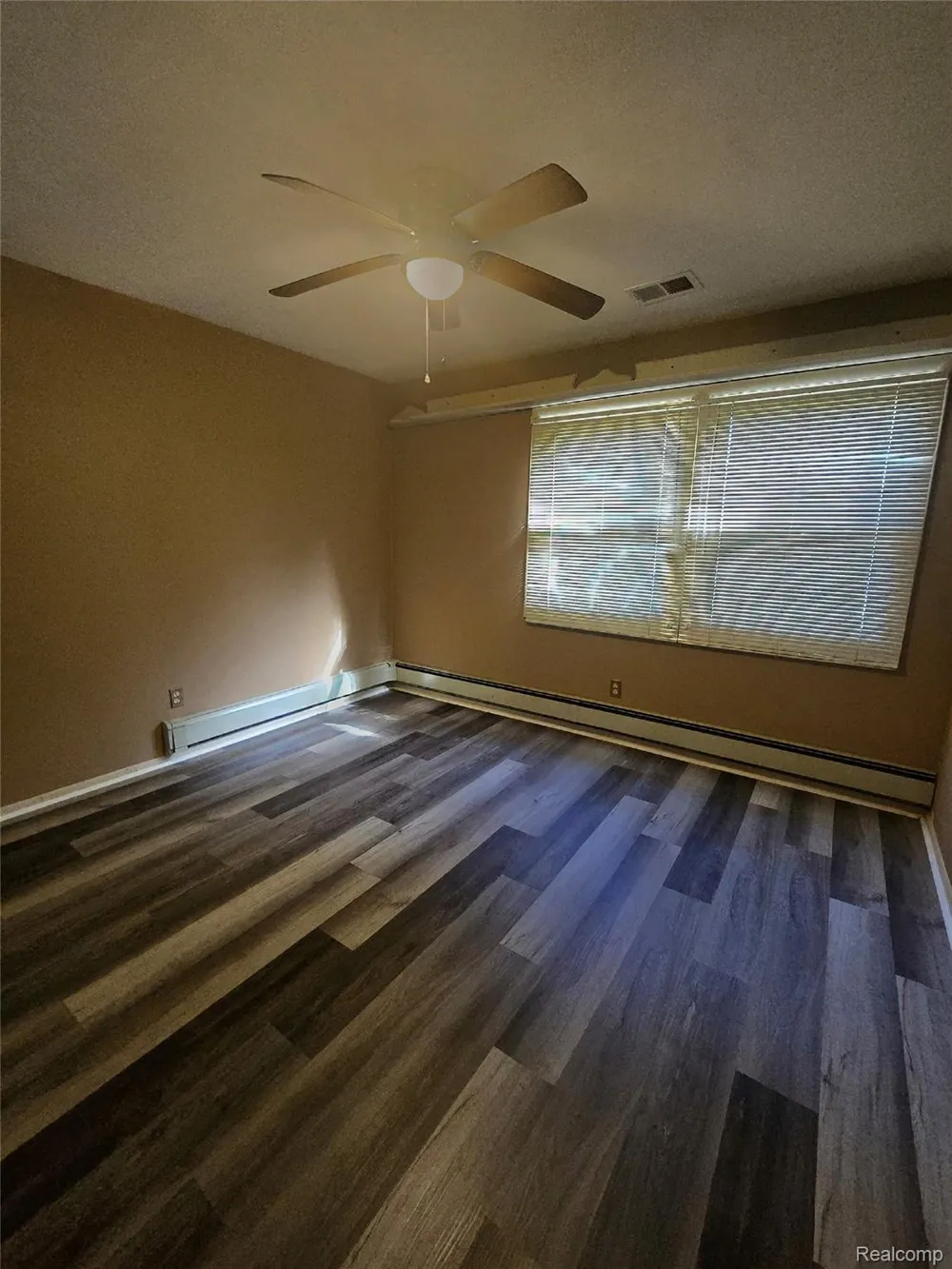 2951 Hill Drive Troy City, MI 48085