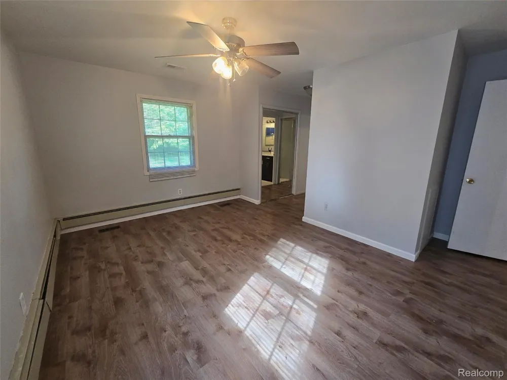 2951 Hill Drive Troy City, MI 48085
