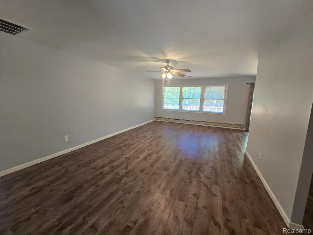 2951 Hill Drive Troy City, MI 48085