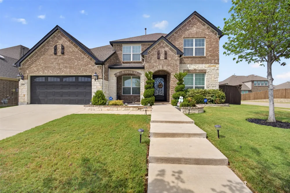 8125 Charford Drive Fort Worth, TX 76131