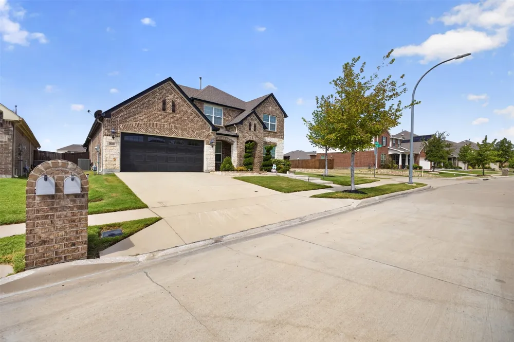 8125 Charford Drive Fort Worth, TX 76131