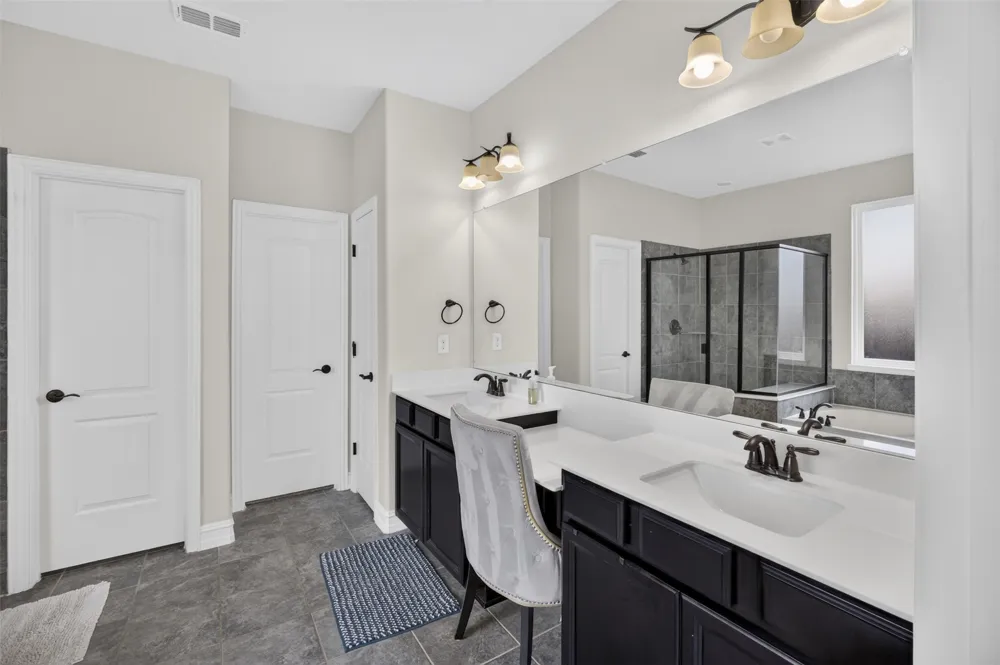 8125 Charford Drive Fort Worth, TX 76131