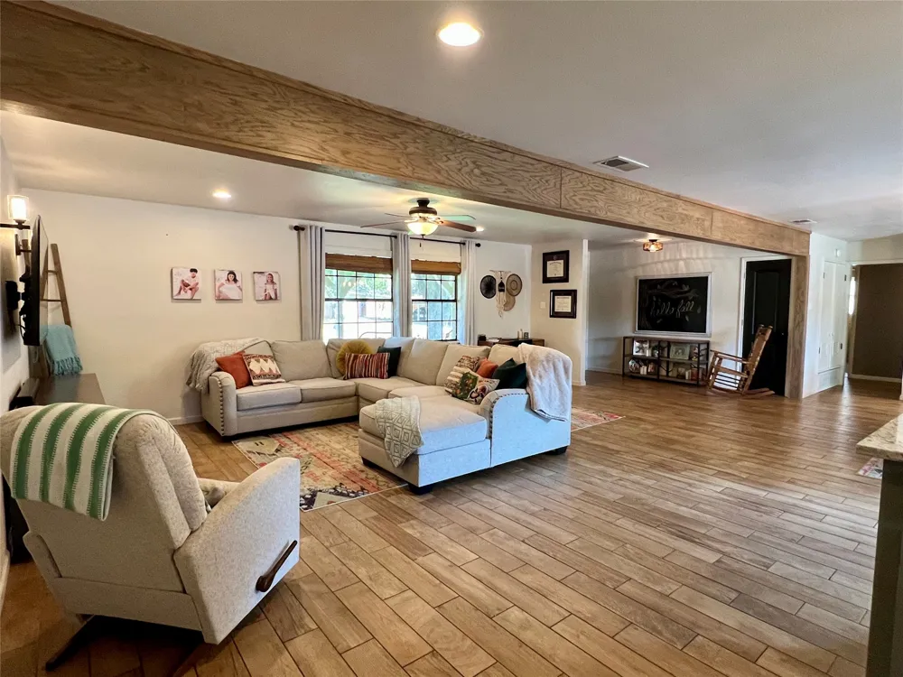 1811 W Overhill Drive Stephenville, TX 76401