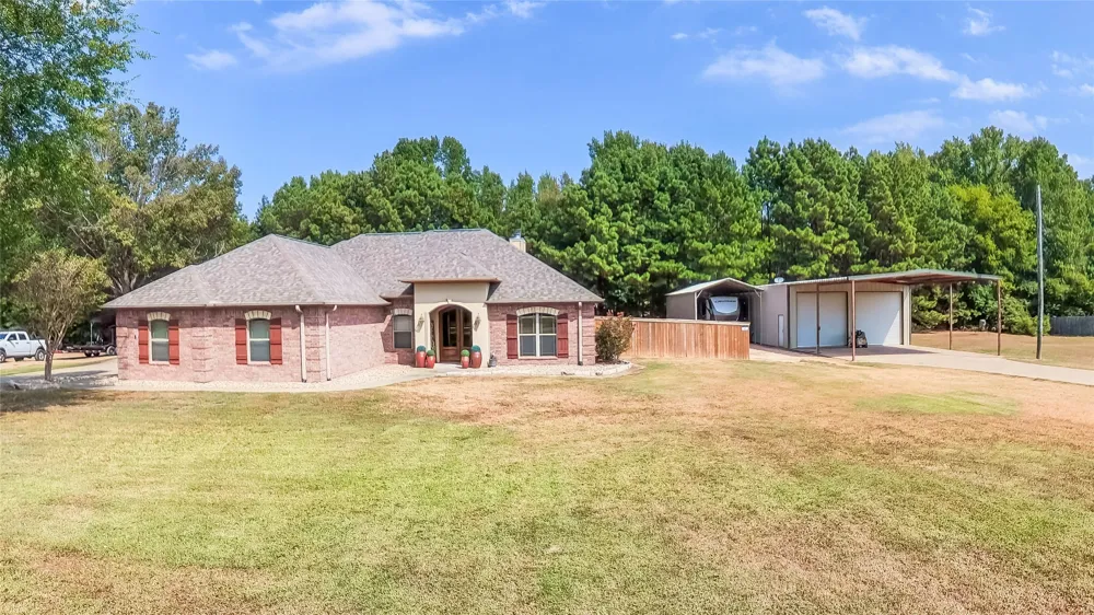 135 Pond Drive Marshall, TX 75672