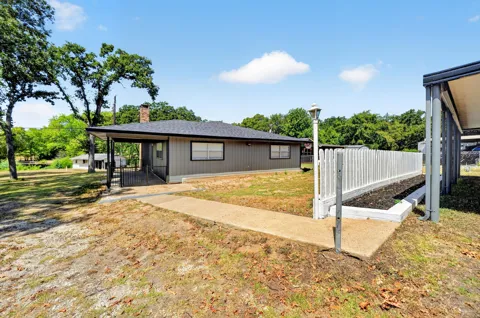 9458 Lakeland Loop