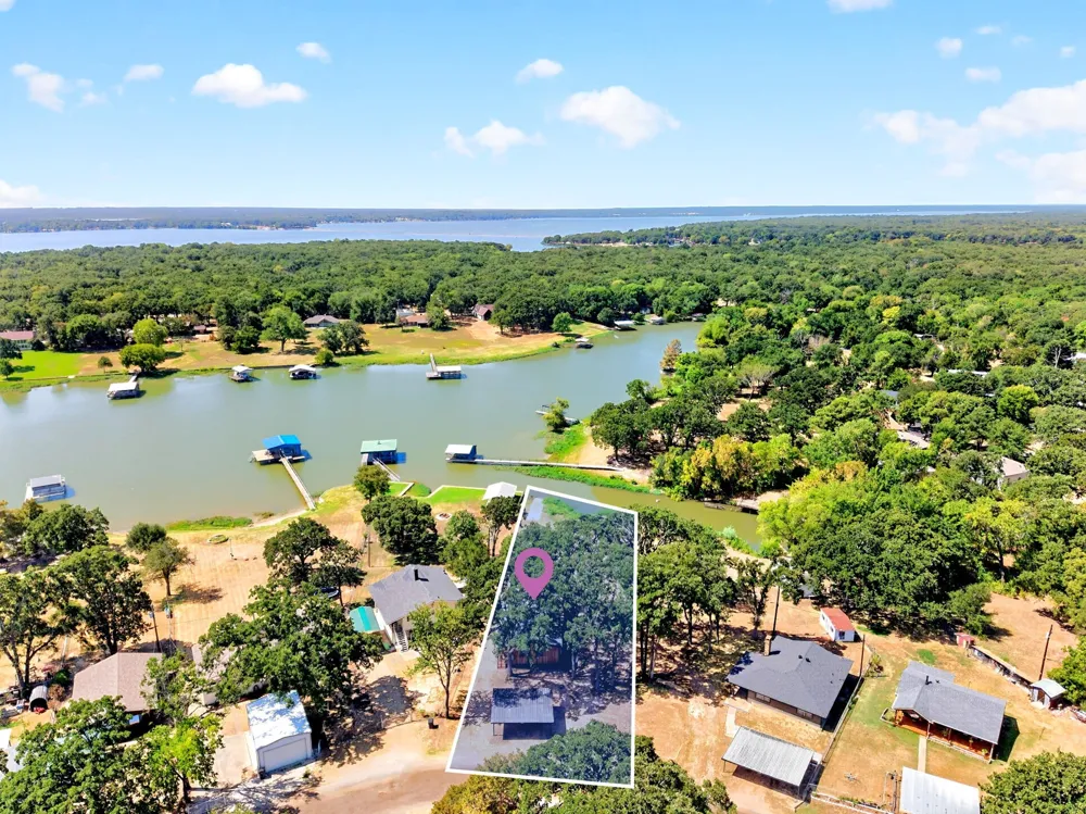 9466 Lakeland Loop Quinlan, TX 75474