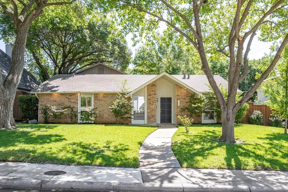 7162 Carrousel Circle Dallas, TX 75214