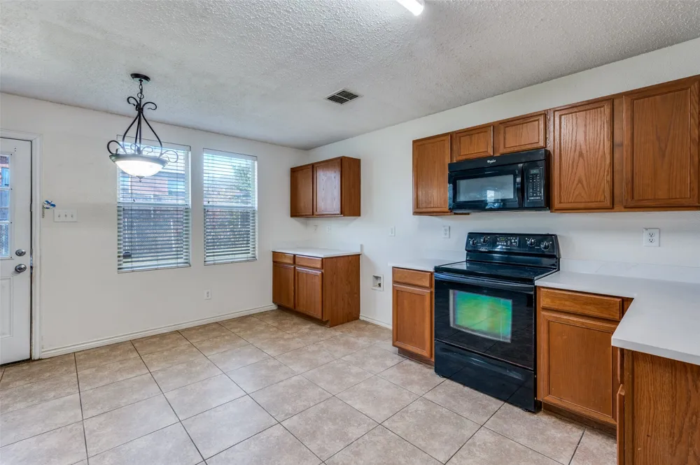 8402 Olivia Meadow Drive Arlington, TX 76002