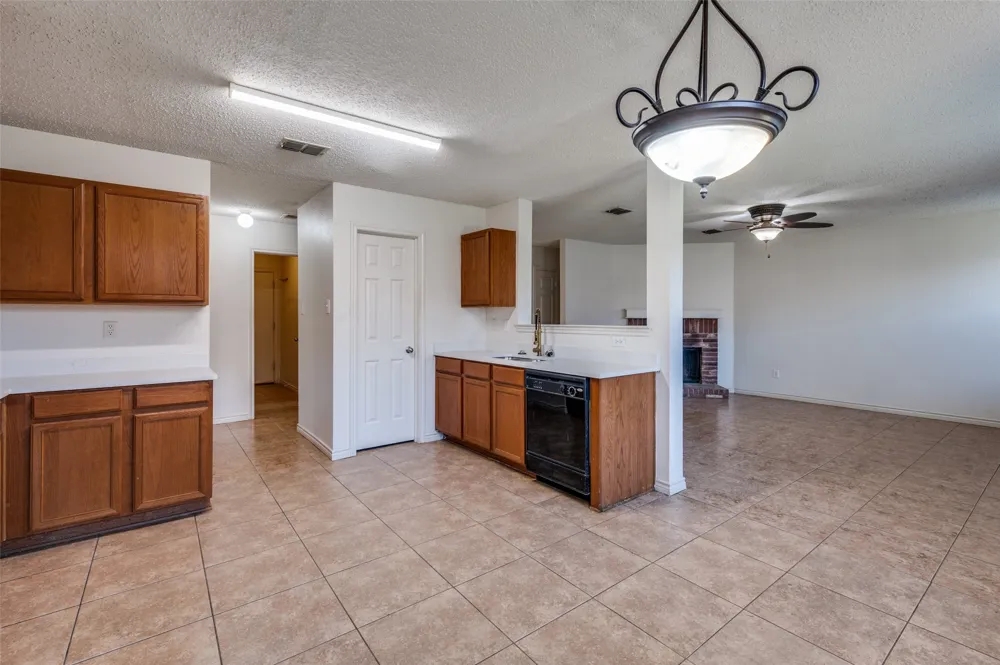 8402 Olivia Meadow Drive Arlington, TX 76002