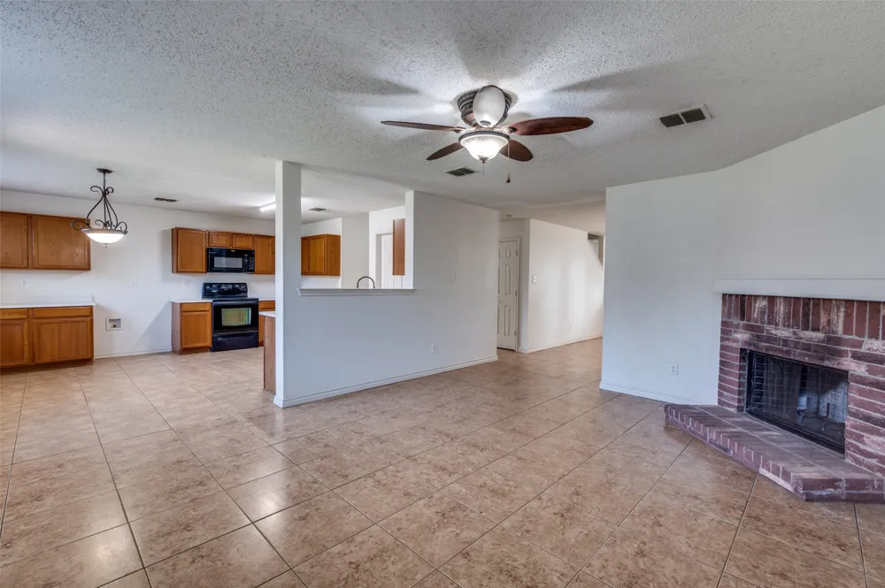 8402 Olivia Meadow Drive Arlington, TX 76002