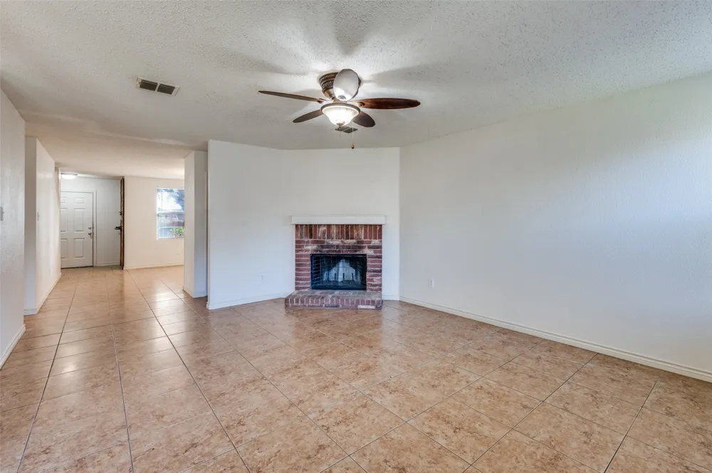 8402 Olivia Meadow Drive Arlington, TX 76002