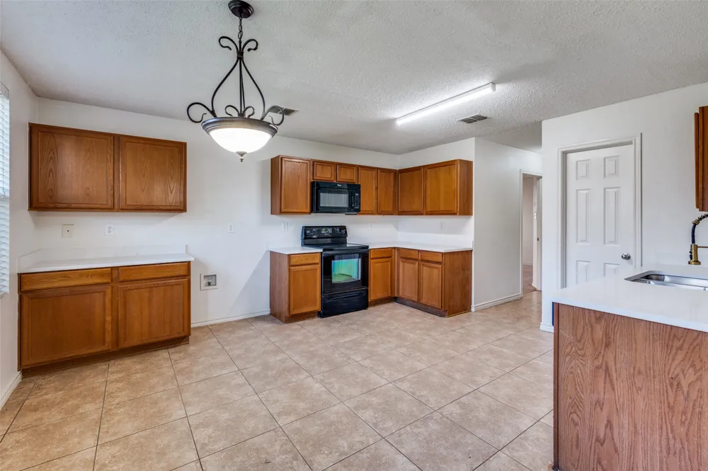 8402 Olivia Meadow Drive Arlington, TX 76002