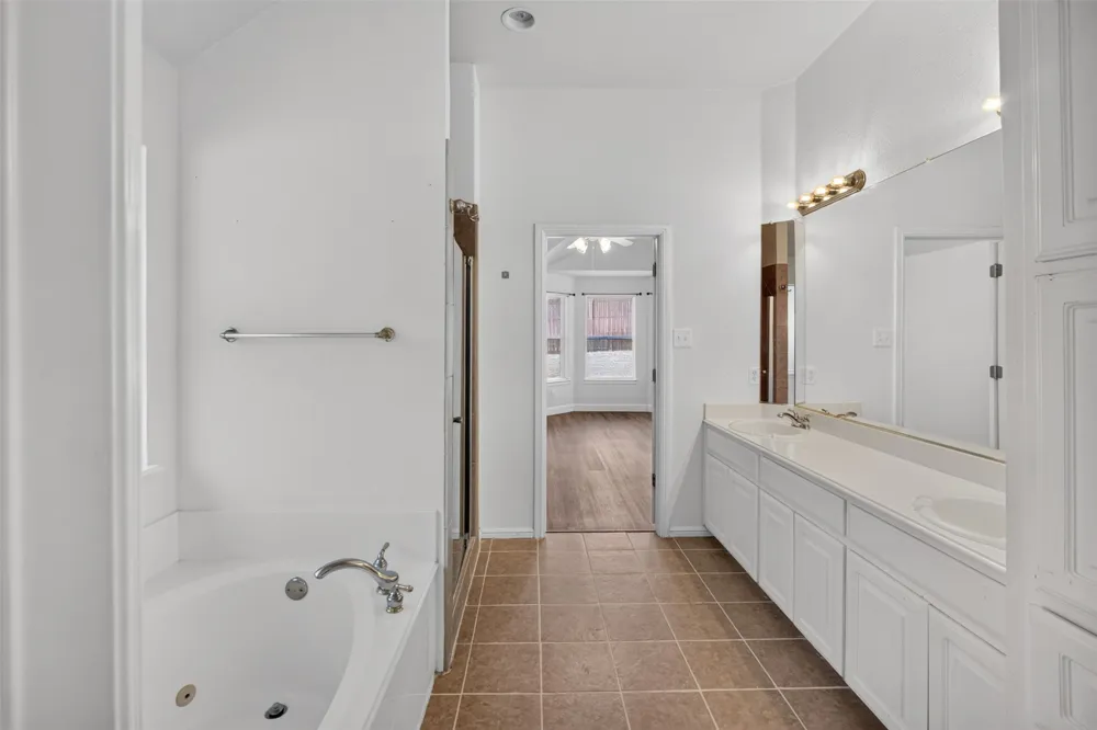 2921 Silvercrest Lane Grapevine, TX 76051