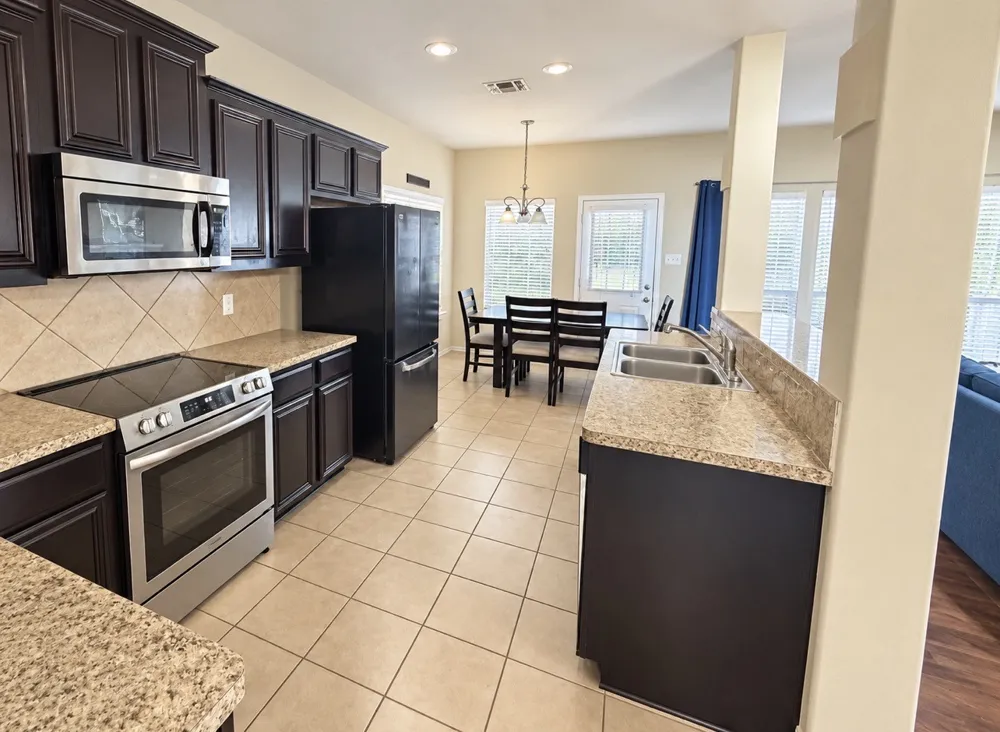 2104 Stonewood Drive Lancaster, TX 75134