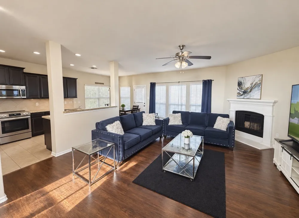 2104 Stonewood Drive Lancaster, TX 75134