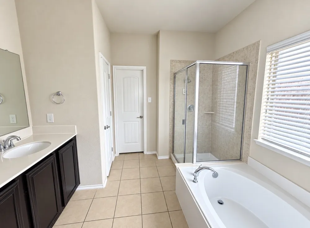 2104 Stonewood Drive Lancaster, TX 75134
