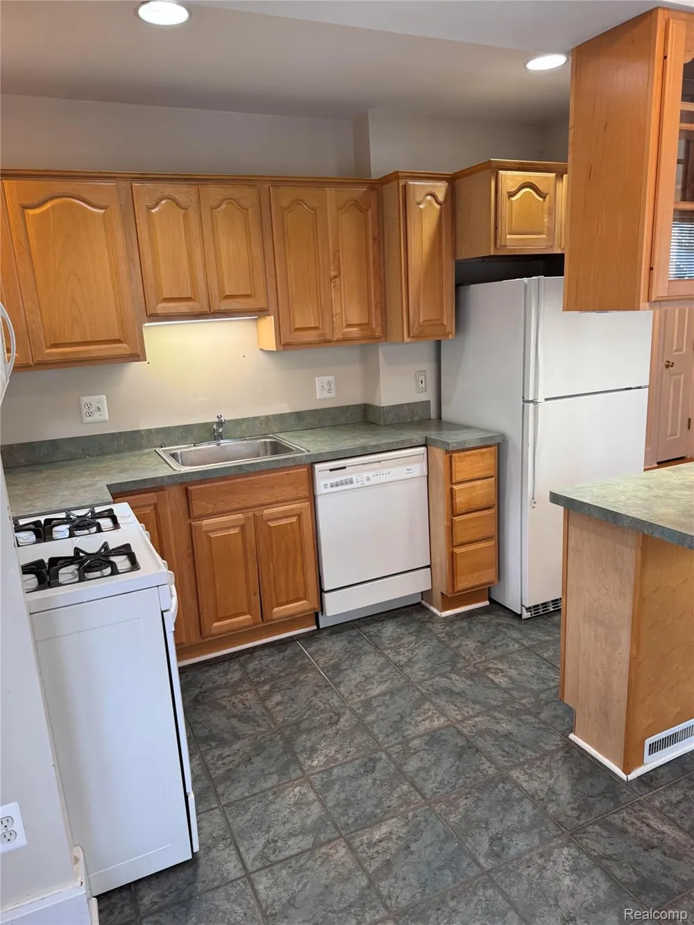 703 S Pleasant Street Royal Oak City, MI 48067