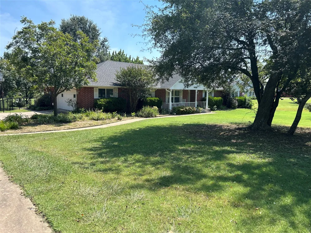 706 Georgetown Road Ovilla, TX 75154