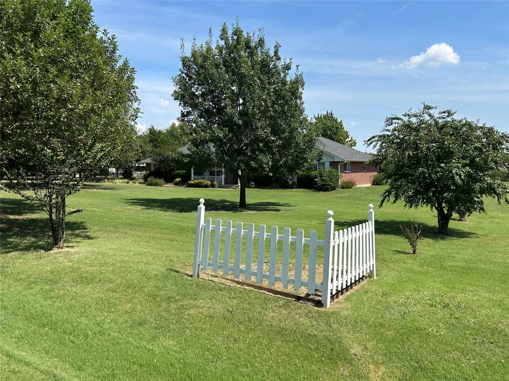706 Georgetown Road Ovilla, TX 75154