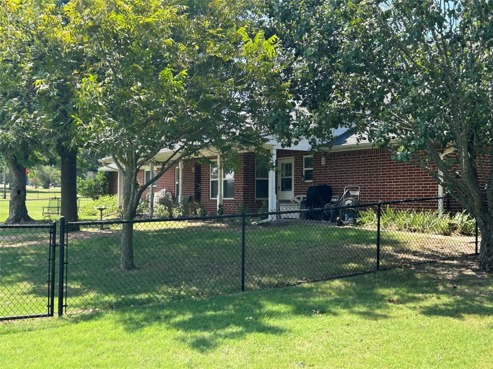 706 Georgetown Road Ovilla, TX 75154