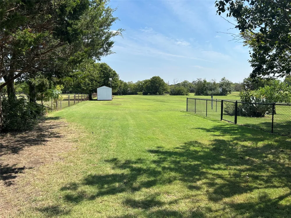 706 Georgetown Road Ovilla, TX 75154