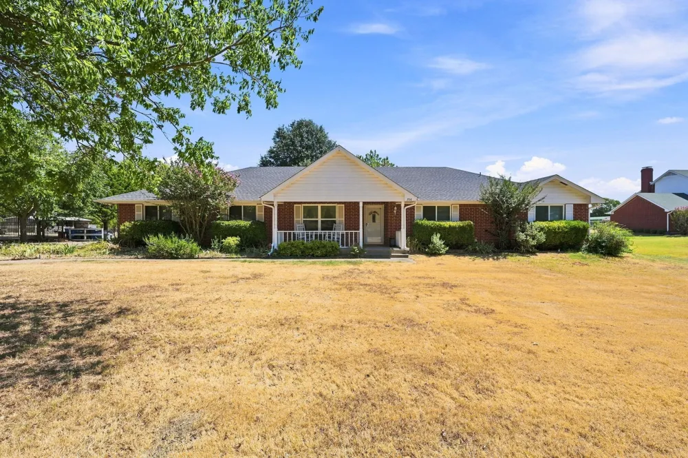 706 Georgetown Road Ovilla, TX 75154
