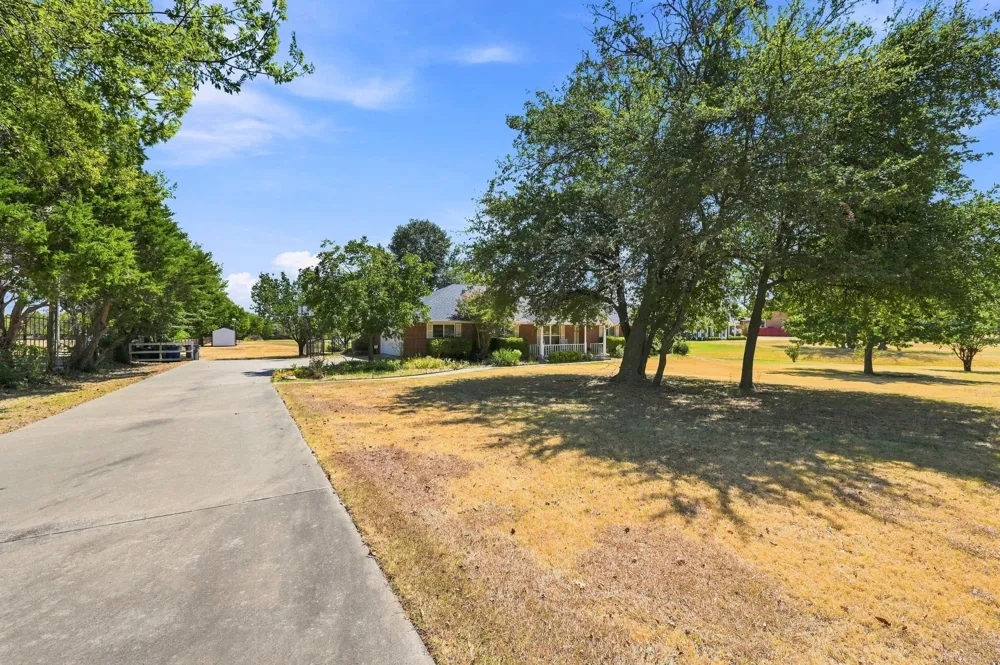 706 Georgetown Road Ovilla, TX 75154